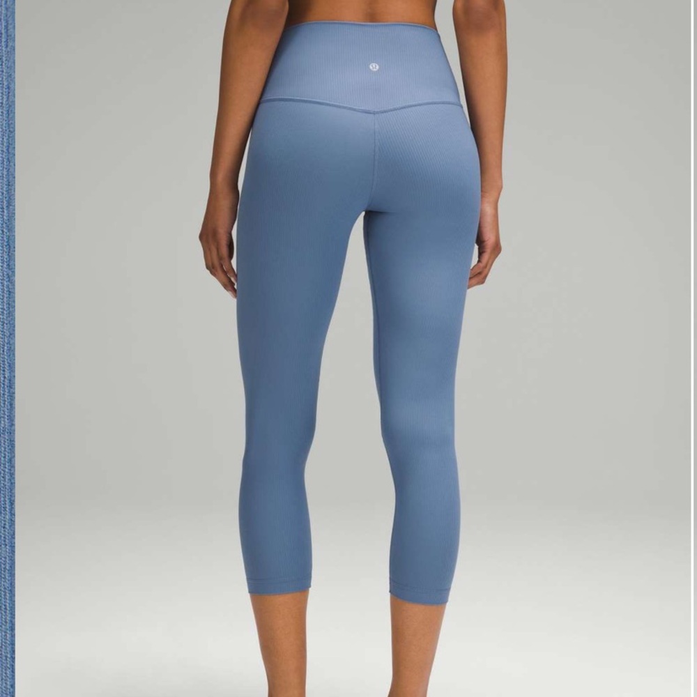 Lululemon Align High-Rise Ribbed Crop 23"
Oasis Blue